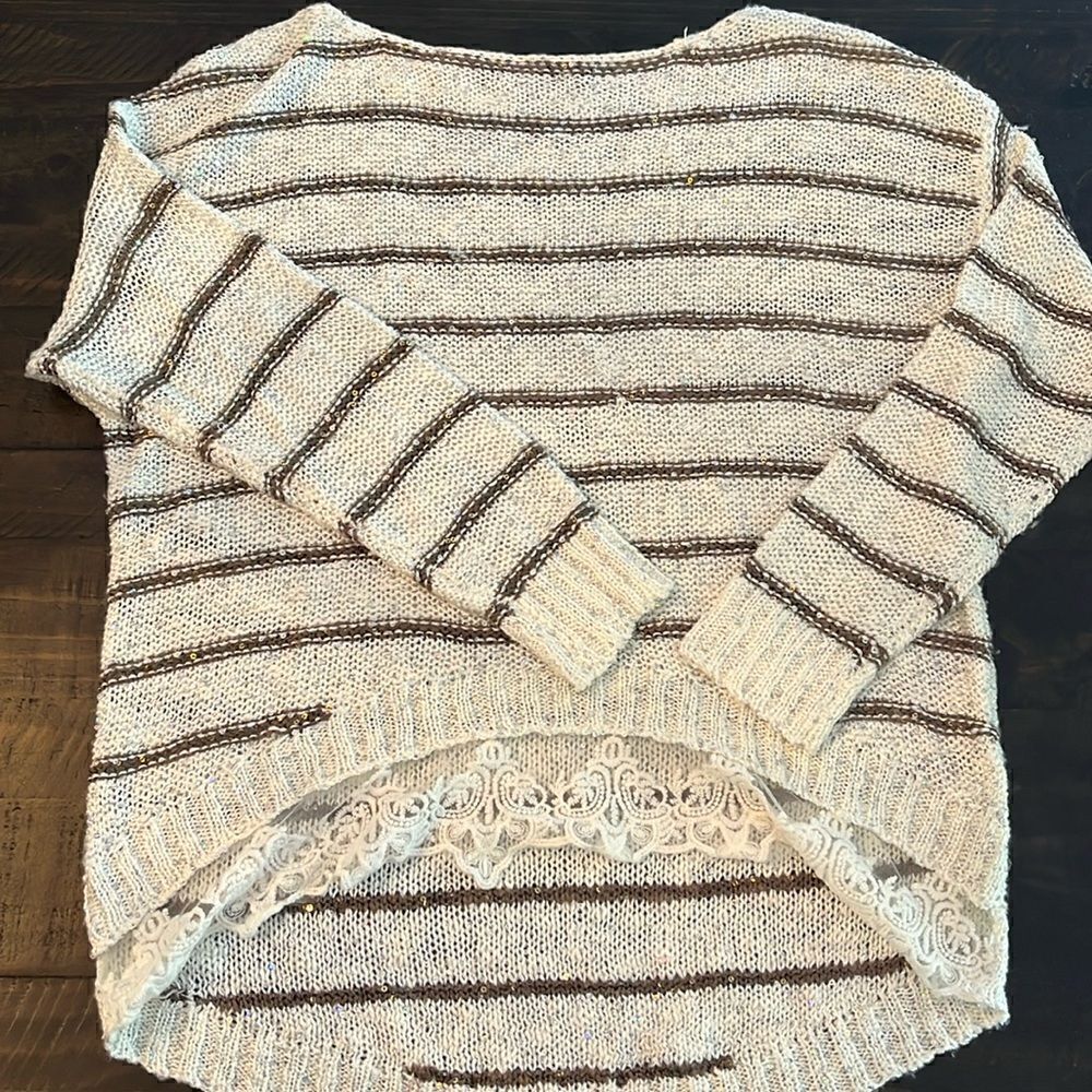 Cream long sleeve sweatshirt